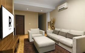 Beachfront 3-Bedroom Apartment With Jaccuzi And Barbecue In The Back